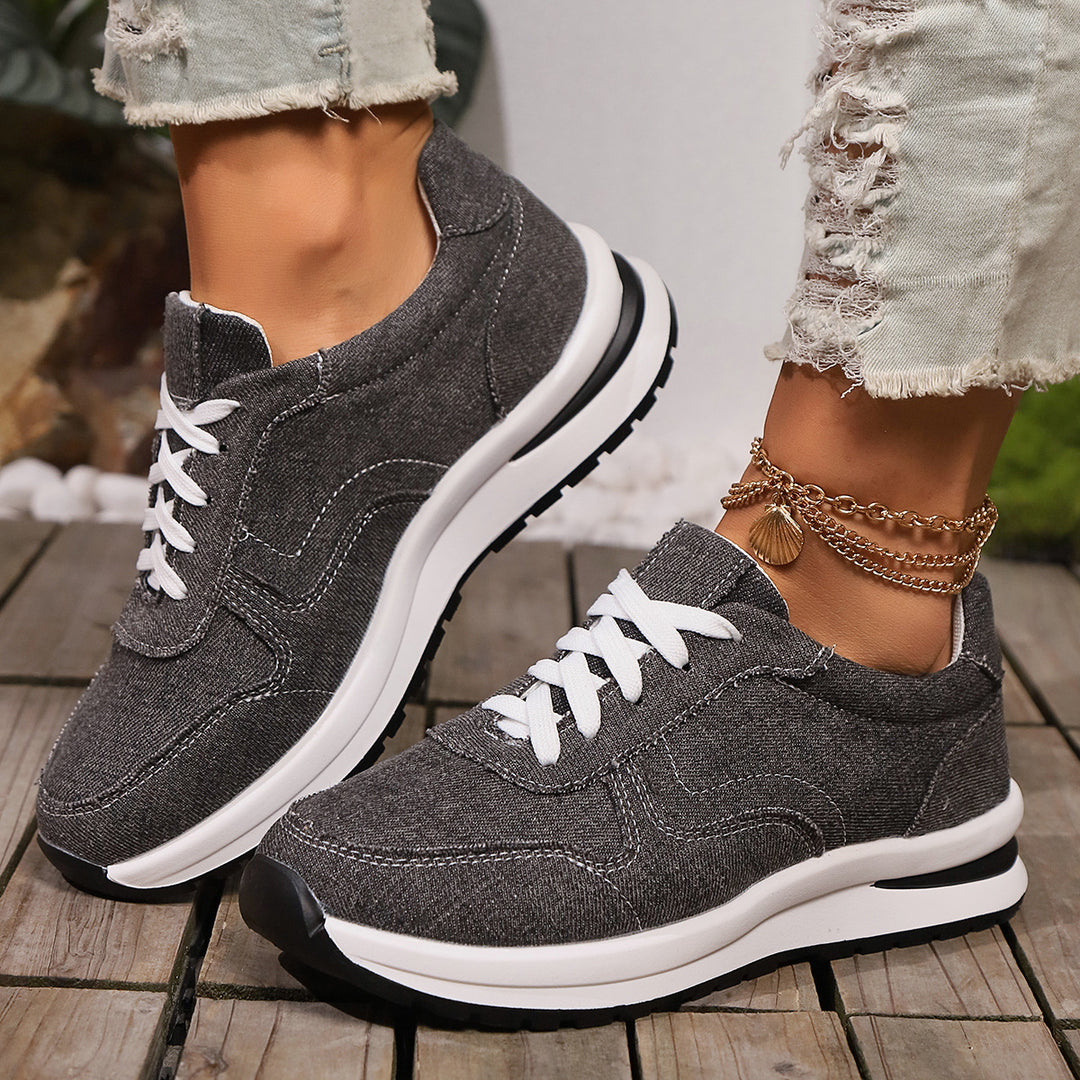 Tahlia – Classic Lace-Up Trainers