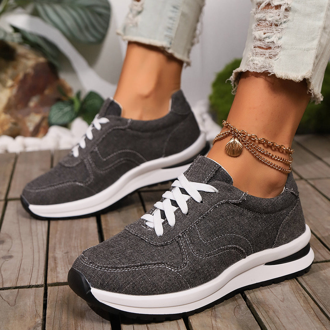Tahlia – Classic Lace-Up Trainers