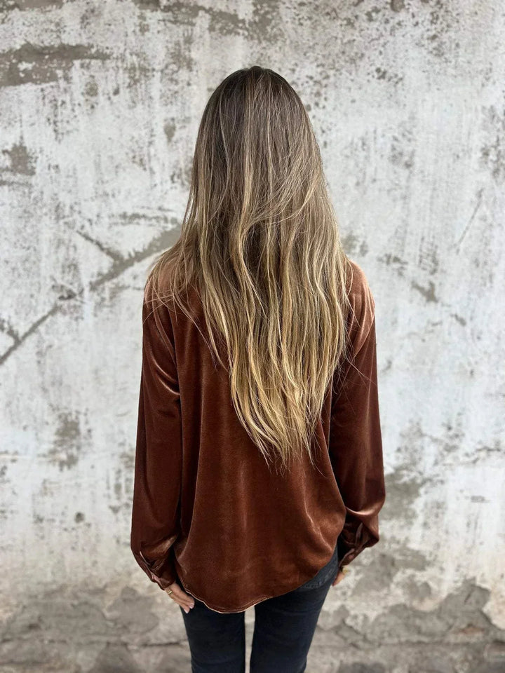 Kaya – Elegant Velvet Blouse