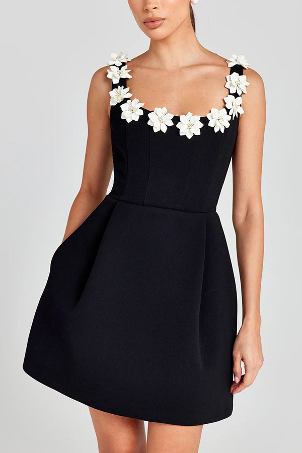 Cindy - Feminine Mini Dress With Floral Appliqués