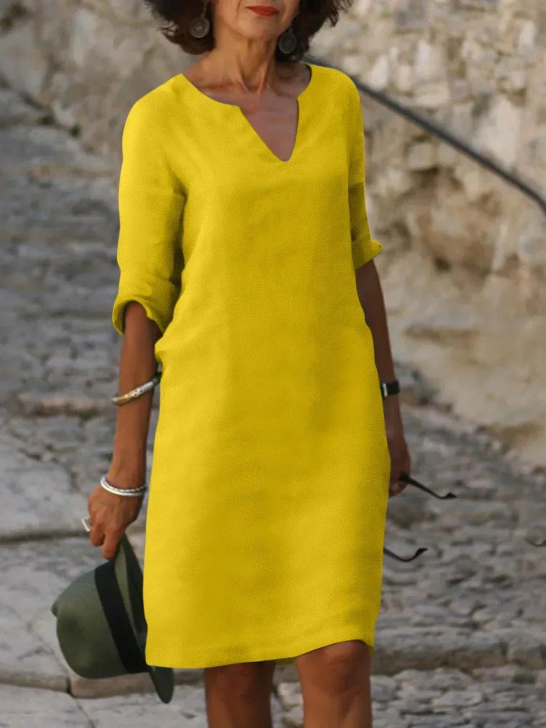 Anne – Elegant V-Neck Dress